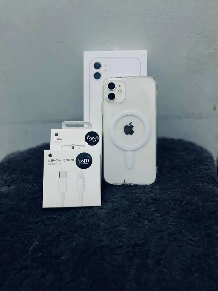 Iphone 11 128gb inter all op + adapter ori TAM baru