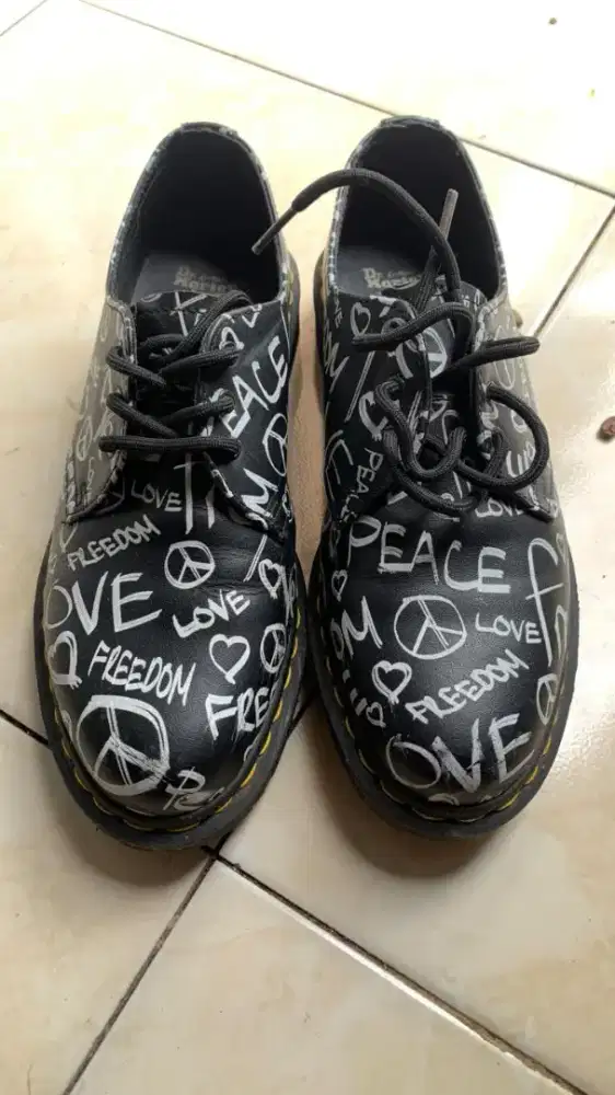 Docmart original 1461 Limited edition Love is freedom