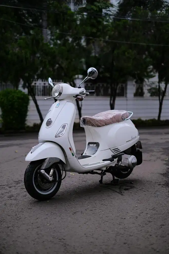 VESPA LX 150 2VIE TAHUN 2012