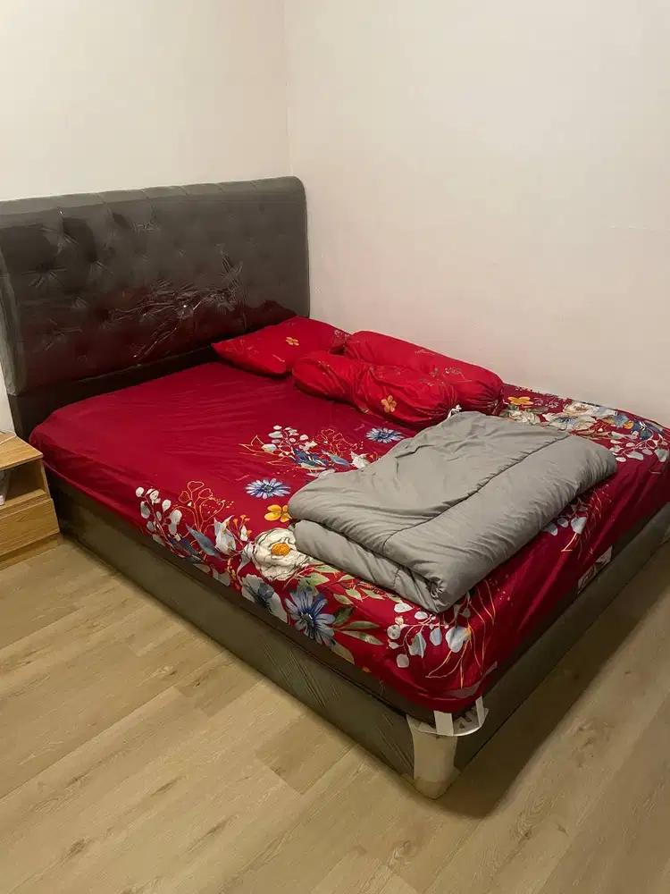 Dipan/Divan Saja Merk GUHDO Ukuran Queen Size