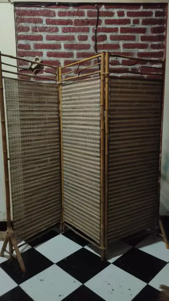 Slintru/Skatsel/Pembatas/Partisi ruangan bahan rotan & bambu natural