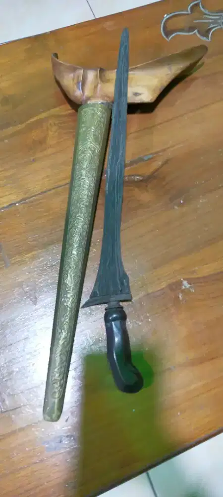 Keris brojol sepuh tangguh estimasi Pajajaran pamor singkir