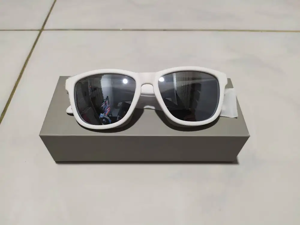 Kacamata Saturdays Hitam Bingkai Putih