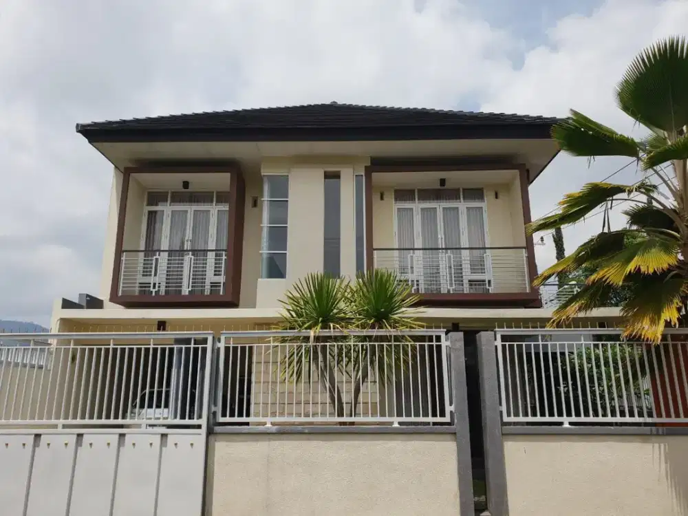 Dijual Villa Furnished di Private Pool Batu Ada Private Pool