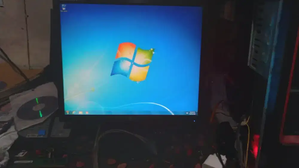 Monitor LCD LG 17 inci kondisi OK