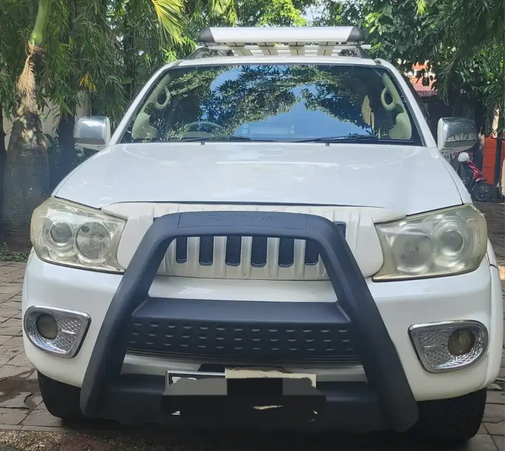 Toyota Fortuner Luxury A/T - Putih 2006