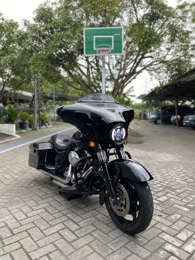 Bismillah di jual harley davidson street glide 2013 :