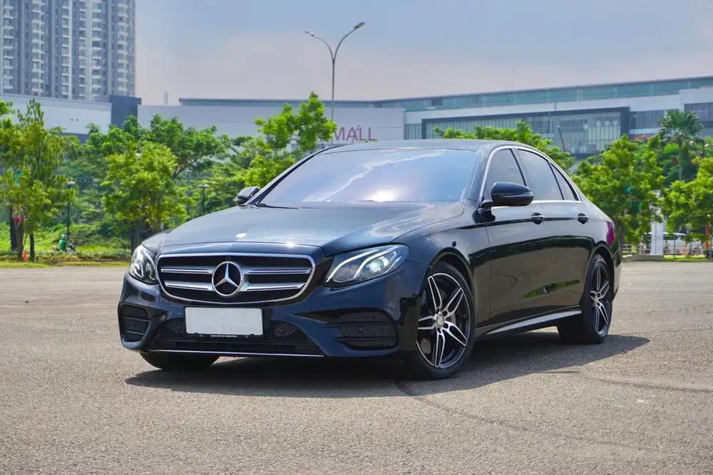 Mercedes E300 W213  AMG Full Option 2017 Hitam Mulus Promo Low DP