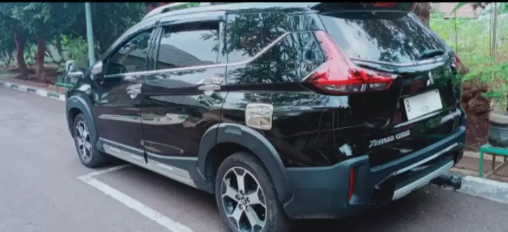 Mitsubishi xpander cross black metalik 2022