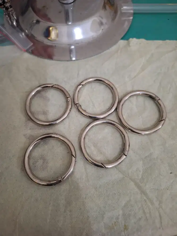 Ring O warna silver 
Untuk tas ada 5 buah 
Limited edition 
Barang ter