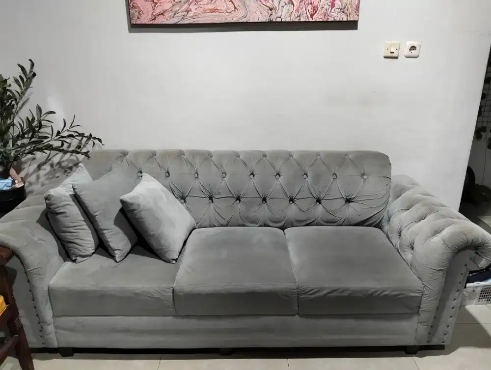 Jual Sofa 3 seater abu abu model klasik