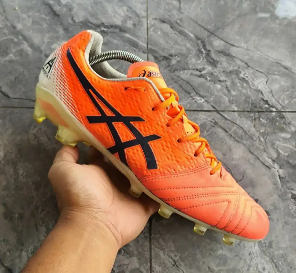 Sepatu Bola Asics Ultrezza AI