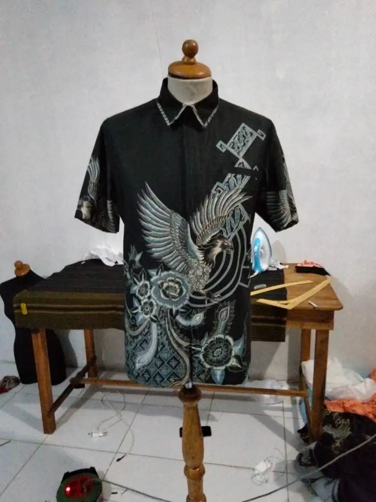 Kami menawarkan jasa jahit profesional berbagai macam jenis pakaian