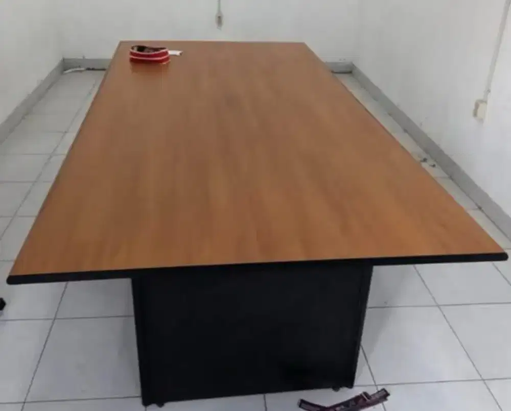 Meja miting ukuran p. 240cm x L. 120cm