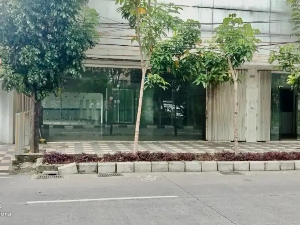DISEWAKAN GEDUNG RUKO KOMERSIAL MAYJEN SUNGKONO 2LT 590M2 PARKIR LUAS
