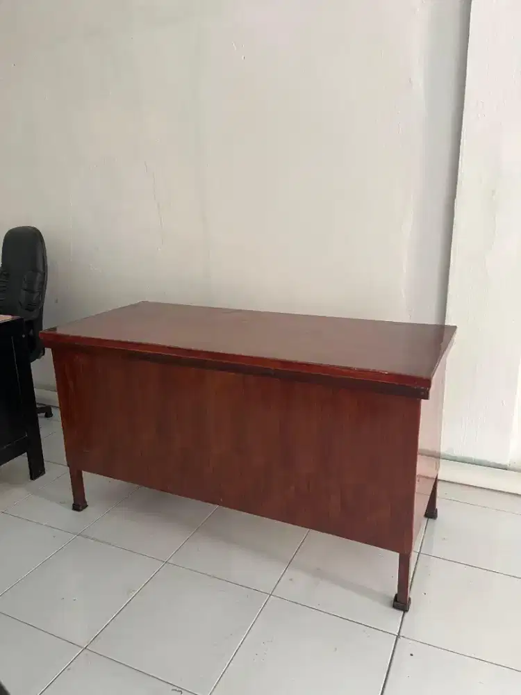 Meja Kerja Klasik Kayu Mahoni