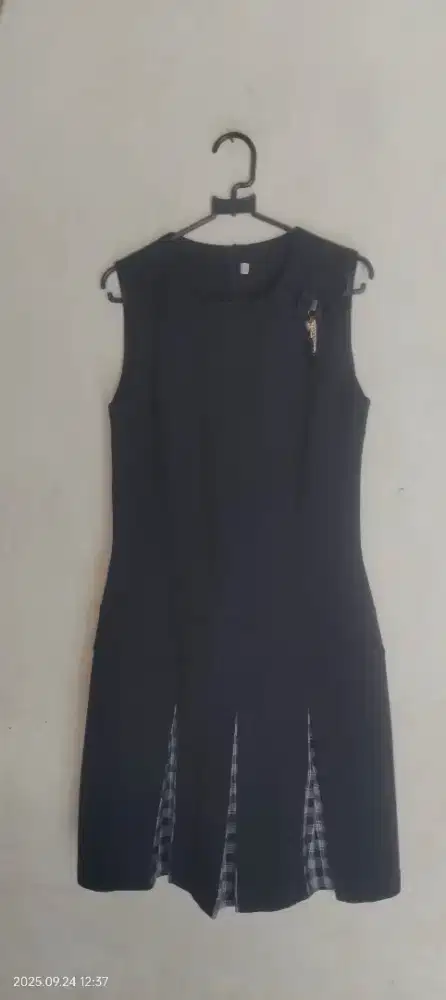 Baju dress motif hitam polos import Singapur.