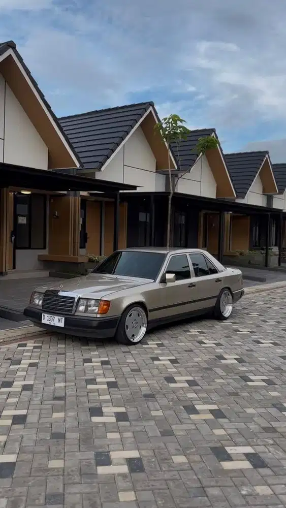 Mercedes-Benz E300 1987 Bensin