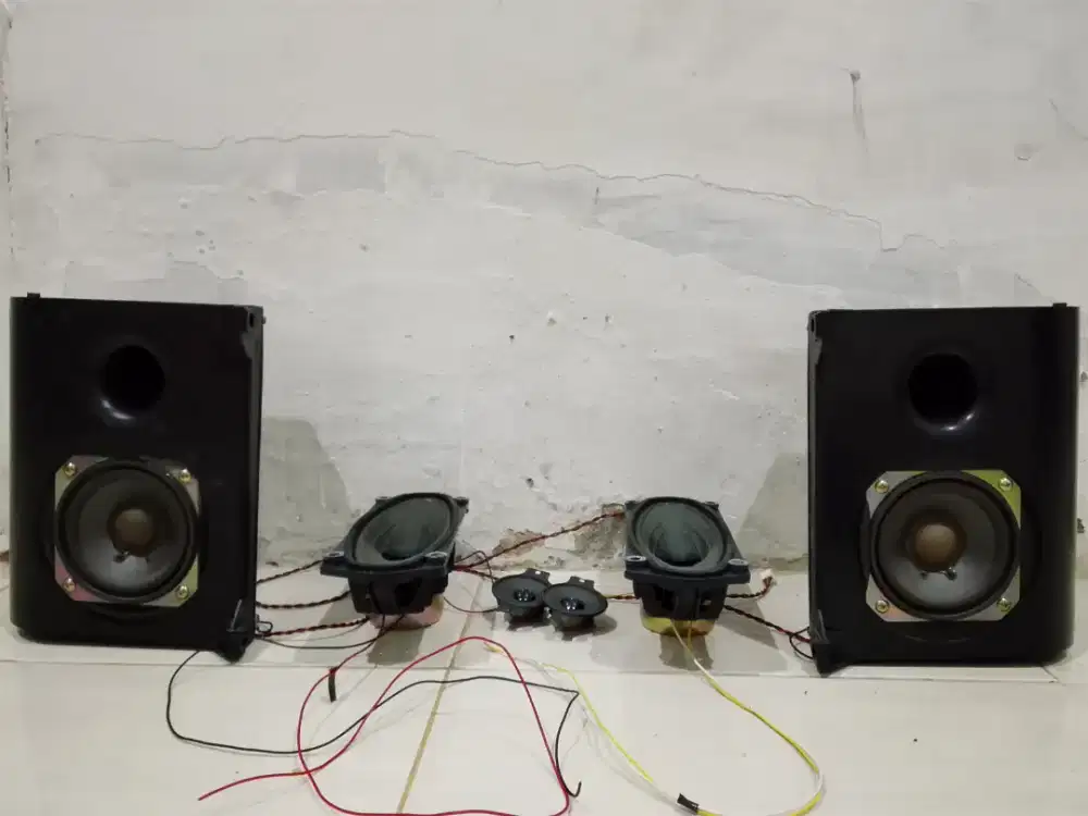 Sepaket speaker pasif Polytron masih mulus seperti baru