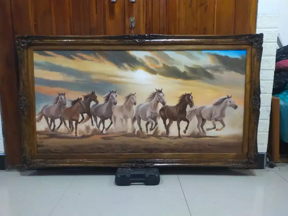 Lukisan kanvas 8 kuda lari ukuran 135×75 cm