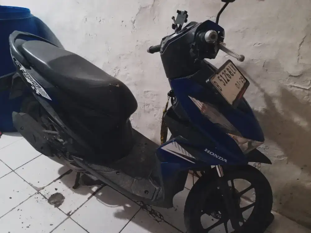 Dijual motor Honda Beat cbs th 2023 plat B