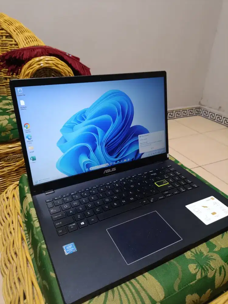 LEPTOP ASUS E510