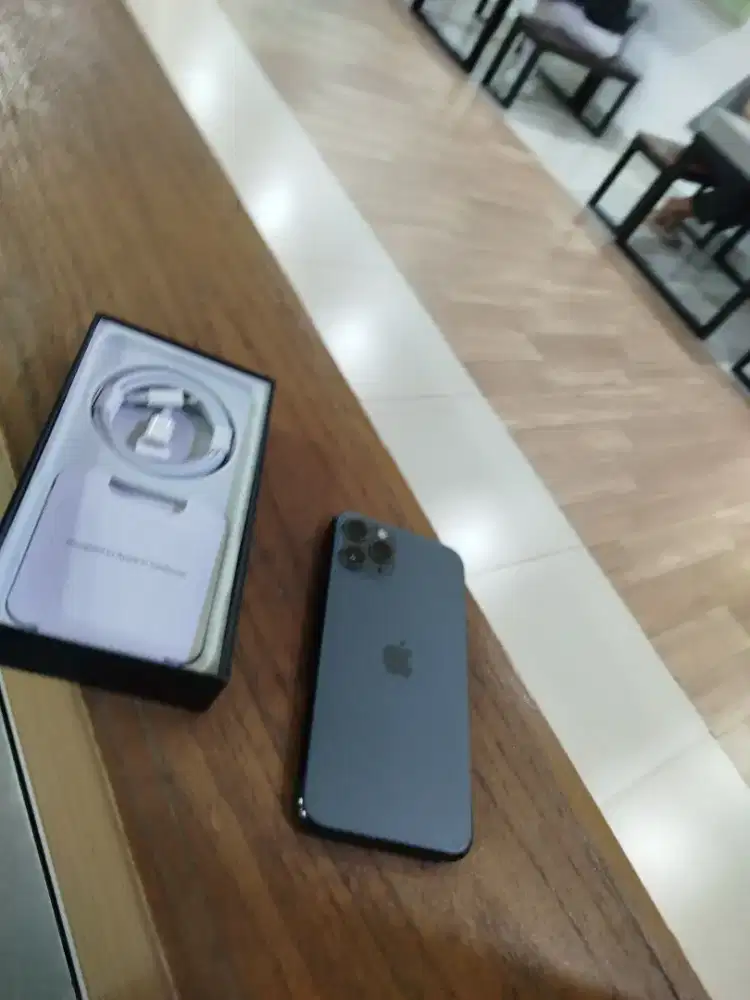 iPhone 11 pro 256gb yg pasti komplit sih