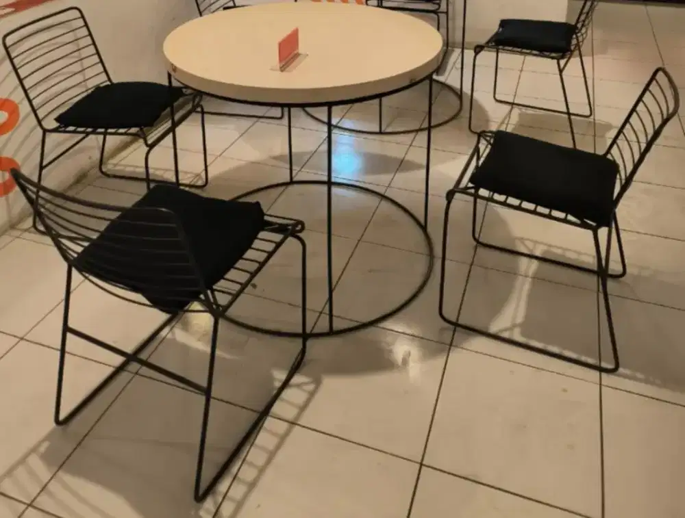 Set Meja dan Kursi 3 Orang