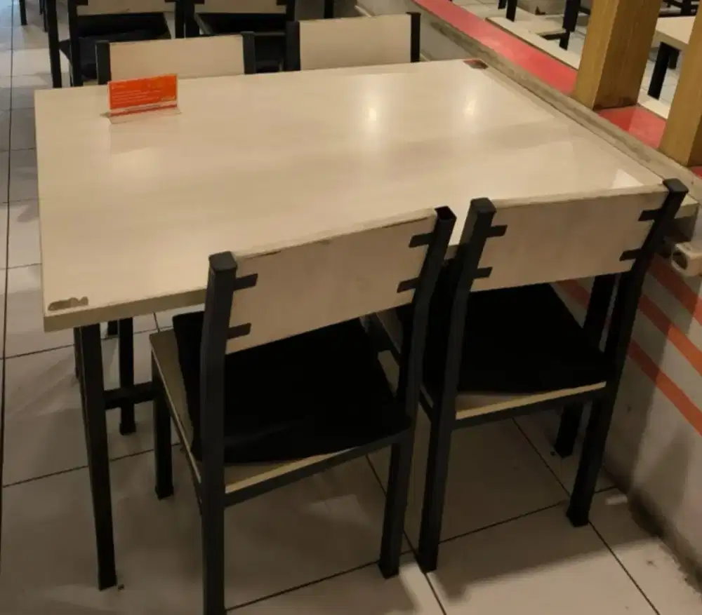 Set Meja Kursi 4 Orang