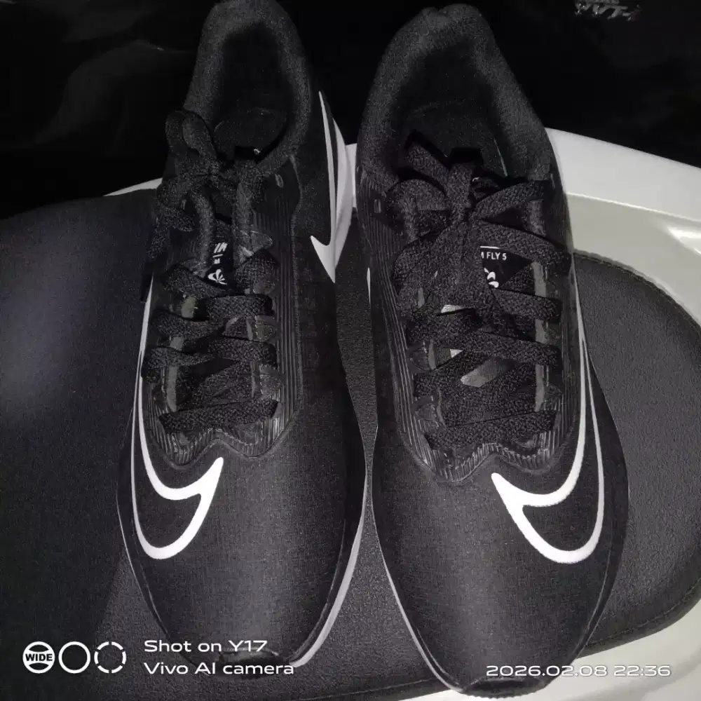 Sepatu Nike zoom