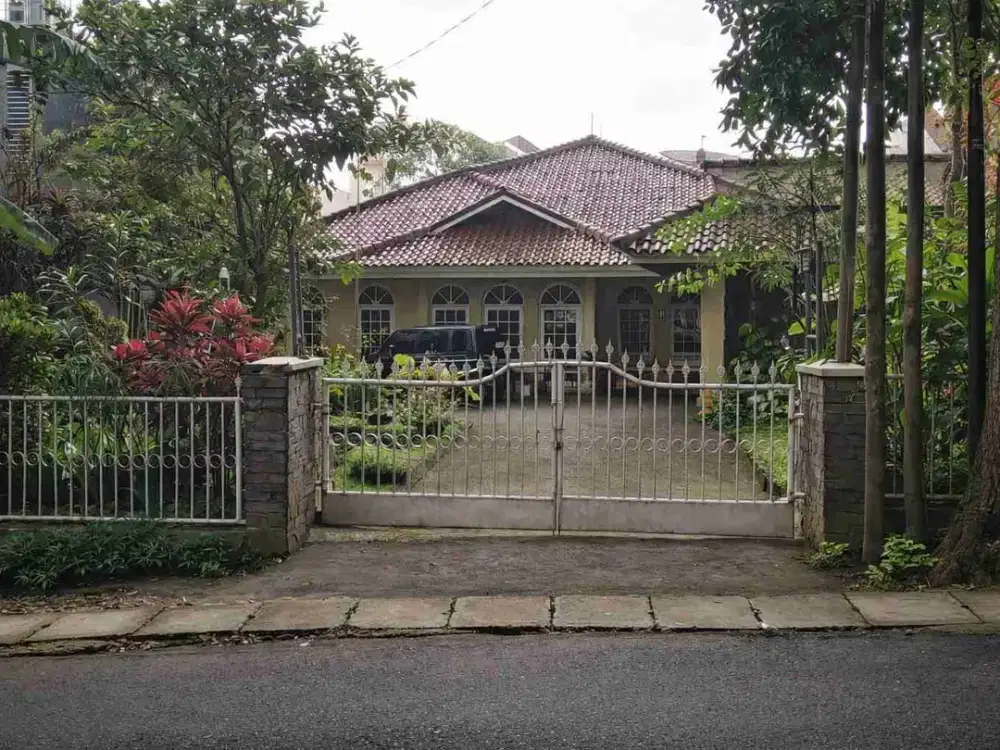 Rumah terawat Luas Di Gegerkalong dekat Polsek Sukasari Bandung Utara
