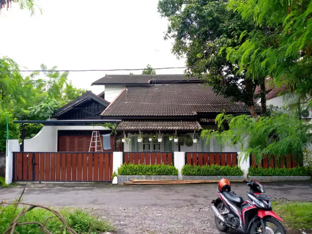 Rumah klasik bagus di banteng jalan Kaliurang KM 7 Sleman