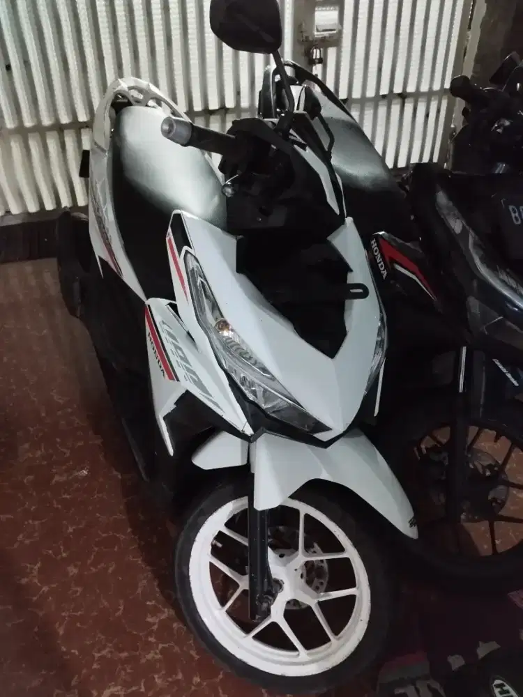 Vario 125 tahun 2017 plat B