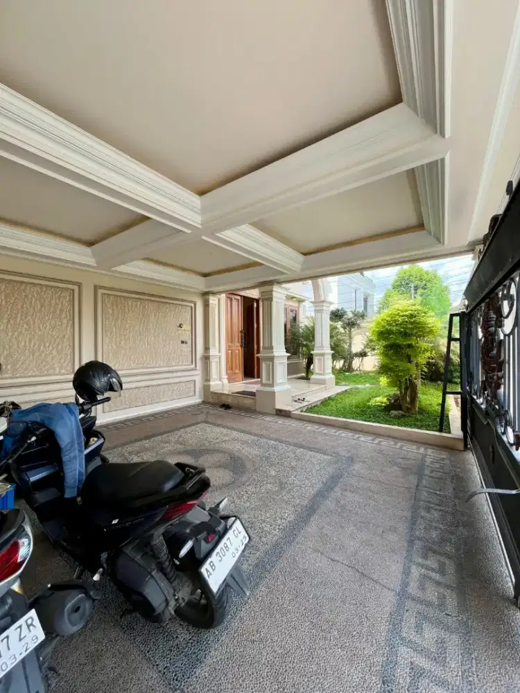 Rumah mewah plus kolam renang barat Tugu  di Tegalrejo Yogyakarta