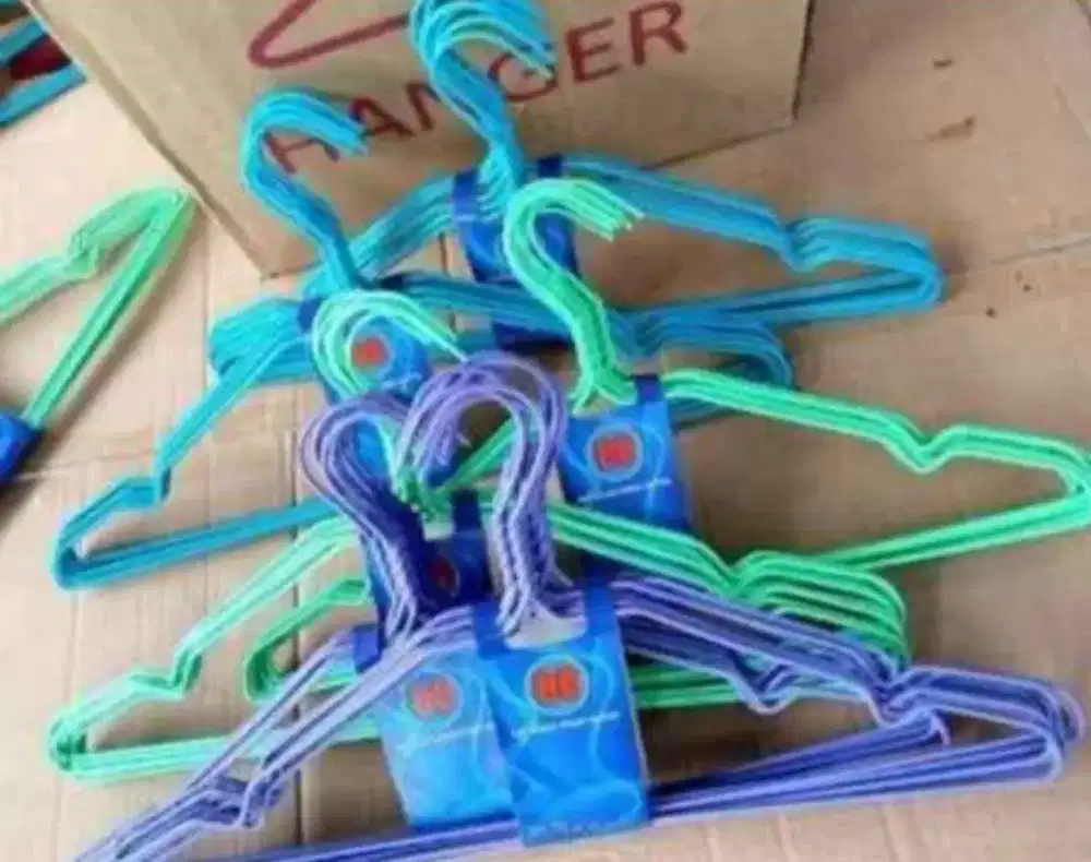 Hanger laundry warna