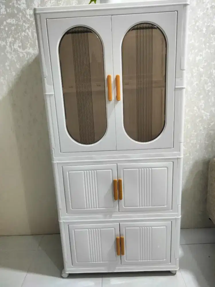 Lemari plastik merek tidy