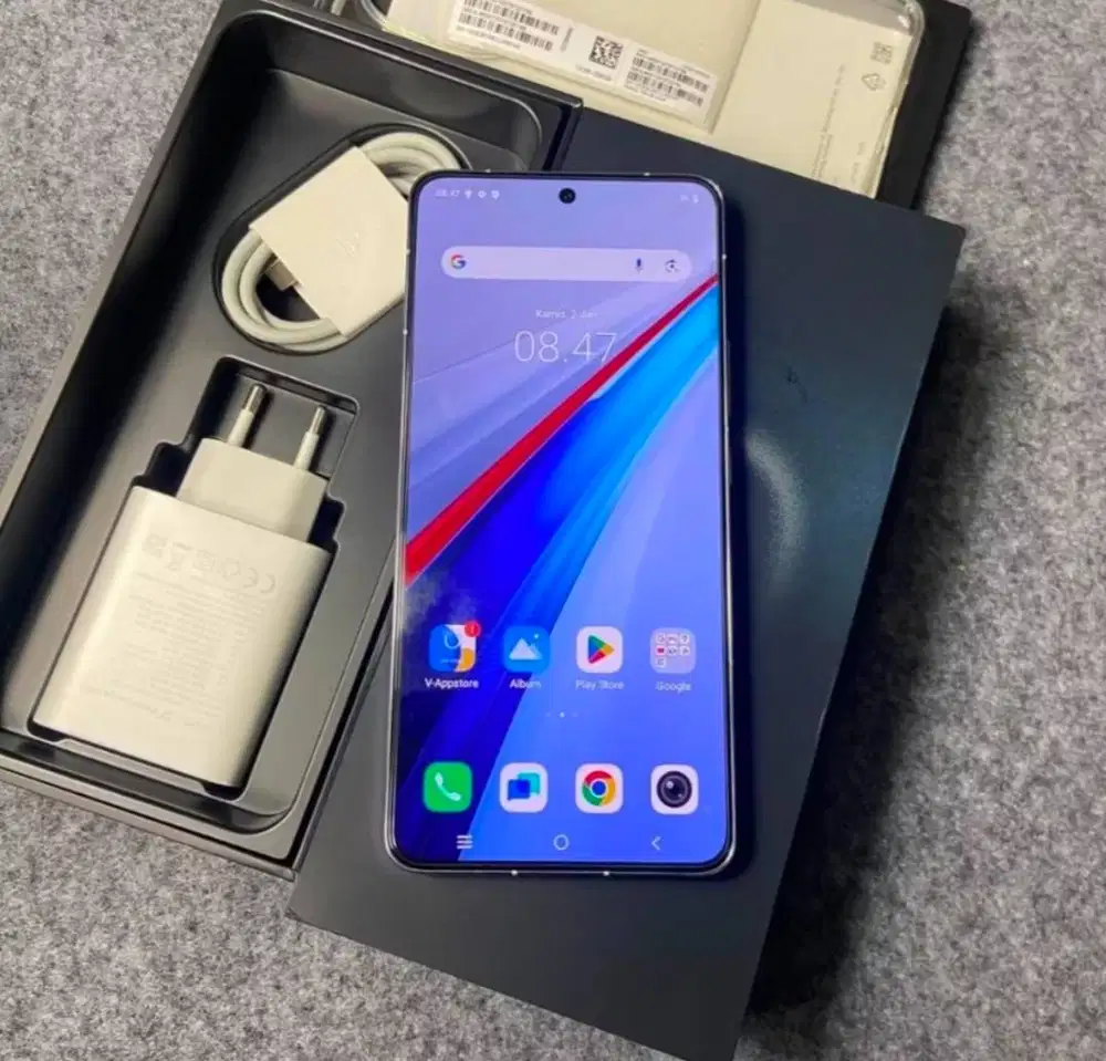 Iqo 13 12/256 warna putih