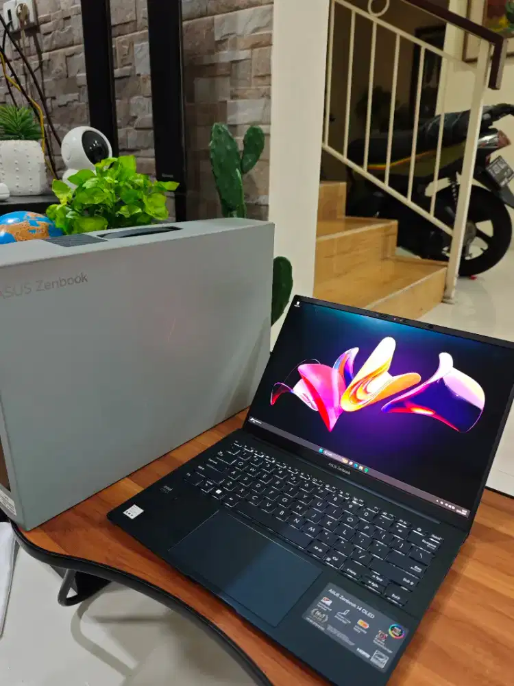 Laptop Asus Zenbook UX3405MA Ultra 5 125 x thinkpad