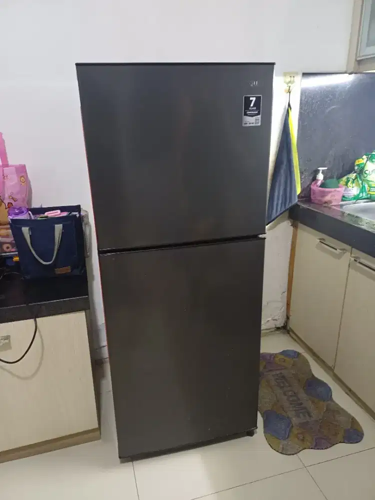 Kulkas Aqua 2 pintu model terbaru kapasitas 200L
