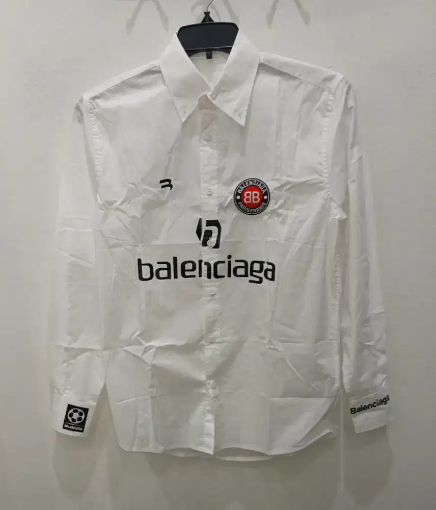 BALENCIAGA SOCCER KEMEJA PUTIH