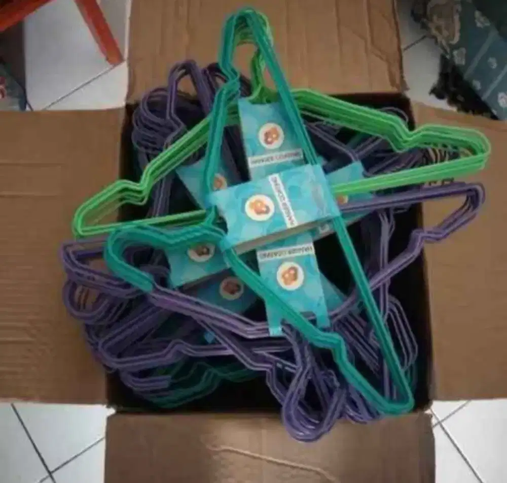 Hanger kawat warna anti karat