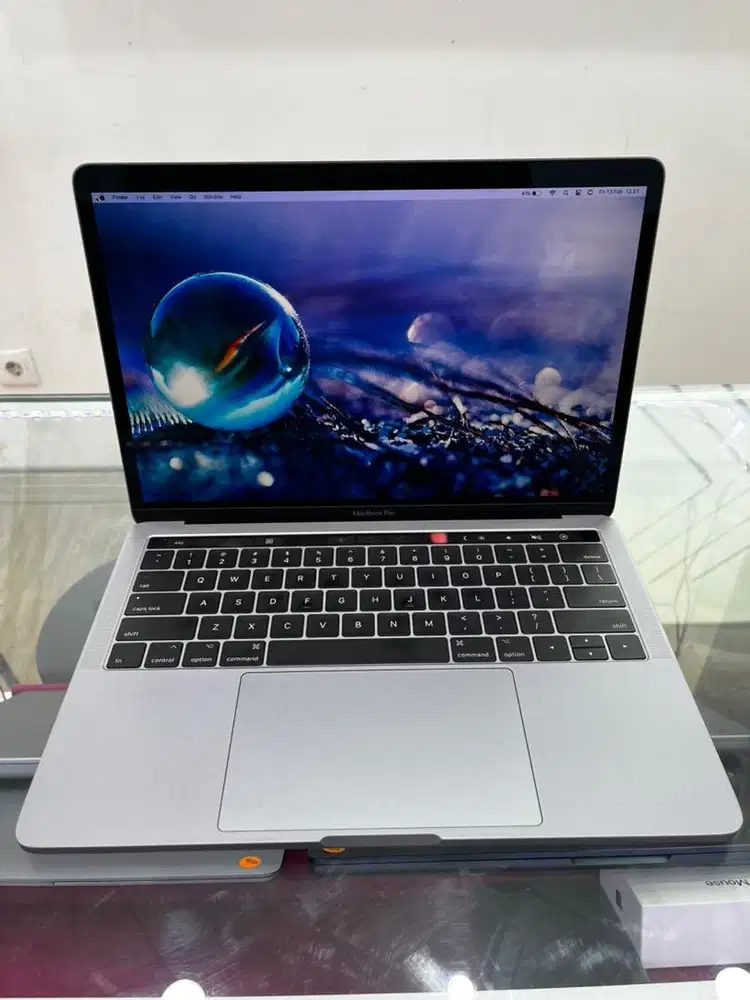 Macbook pro 13 inch 2017 i5/16/512