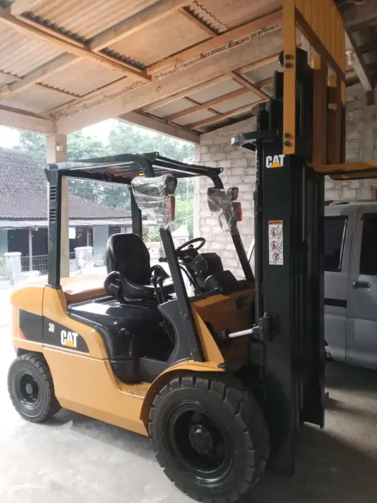Forklift 3 Ton Caterpillar 2020 Three lift 4,5 meter