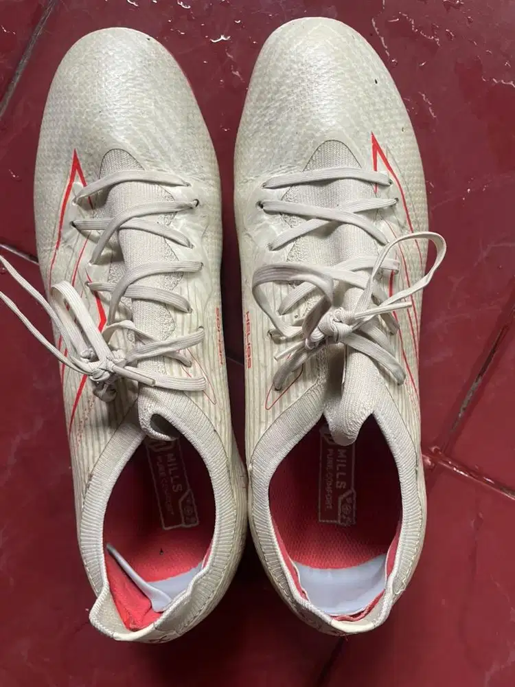 Sepatu Mills Cyclops Helios ukuran 42/27cm