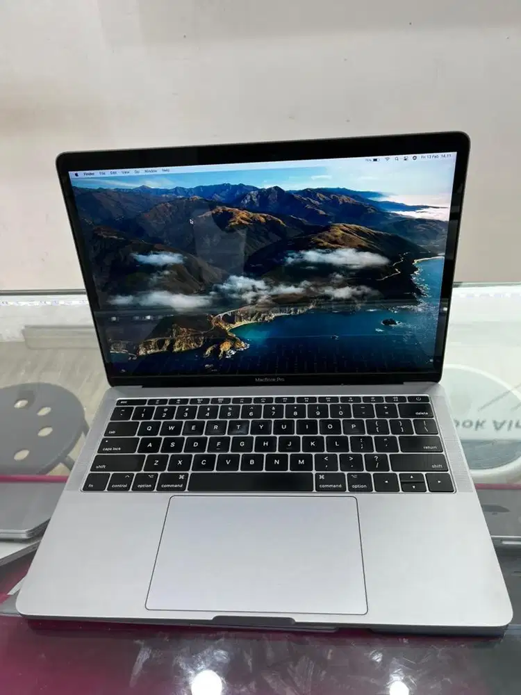 Macbook pro 13 inch 2017 8/128