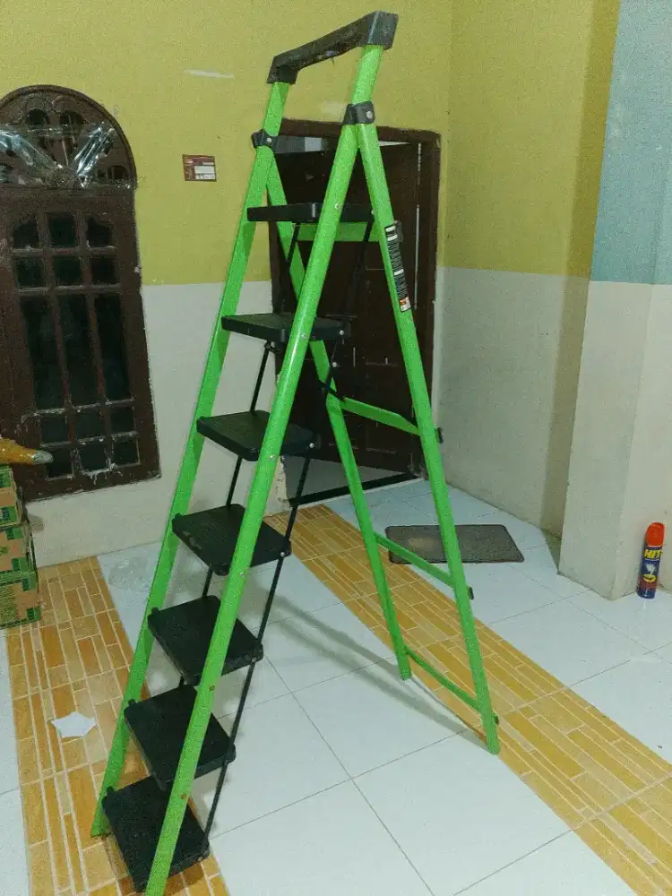 Tangga aluminium tinggi 2 meter