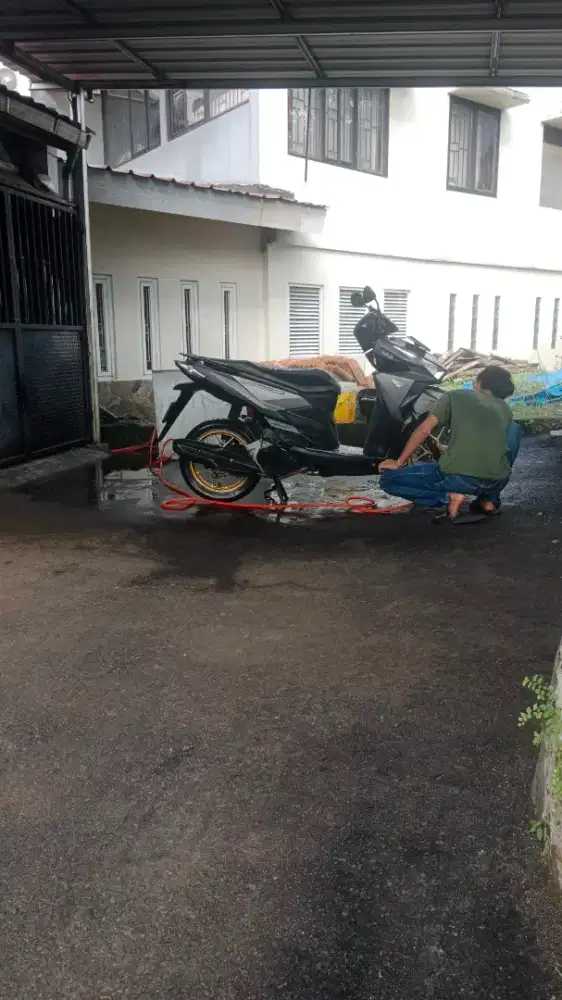 Bismillah jual motor vario 150 warna abu hitam 2017 bln 12