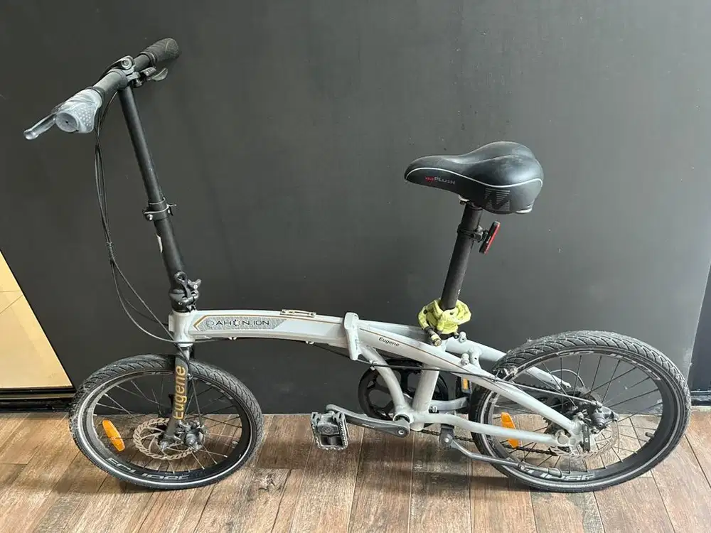 Sepeda lipat dahon eugene