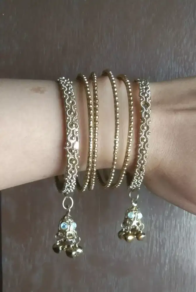 Gelang Hindi 6pc Bahan titanium perak