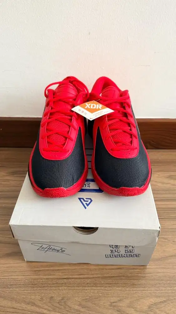 NEW sepatu basket Nike Freak 6 giannis BRED/merah. us10,5 dan us10